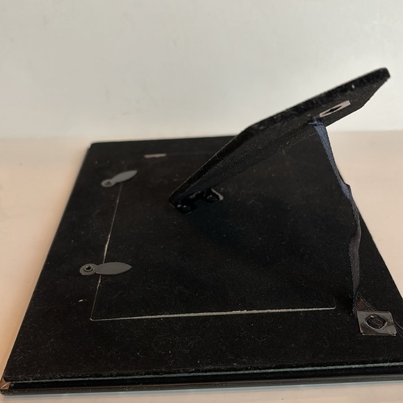 Beautiful frame with 3-D faux diamond surrounding  black glass 7” x 9” frame - Picture 5 of 9